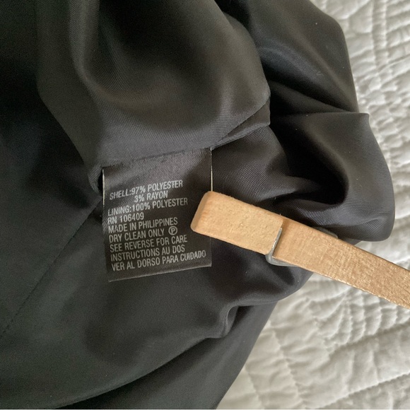 TAHARI ARTHUR S. LEVINE, BLACK PINSTRIPE BLAZER, SIZE: 18 - Picture 9 of 9